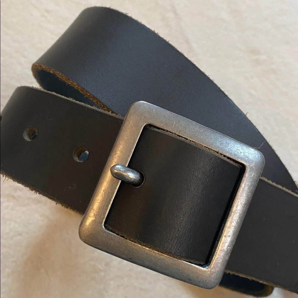 Black leather men’s silver buckle genuine leather casual rugged belt Sz L